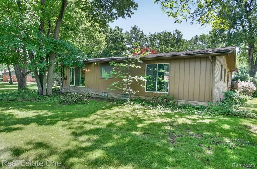 1309 Ashover Drive Bloomfield Hills City MI 48304