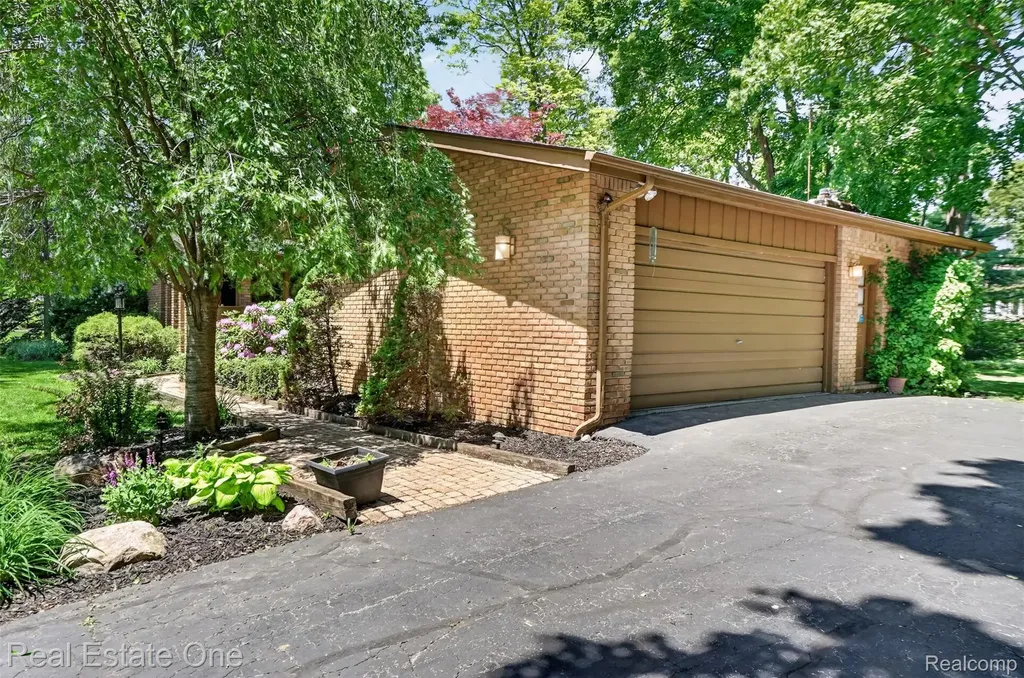 1309 Ashover Drive Bloomfield Hills City MI 48304