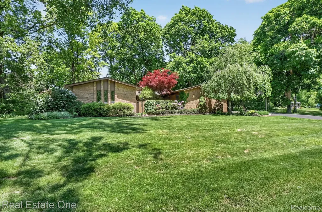 1309 Ashover Drive Bloomfield Hills City MI 48304