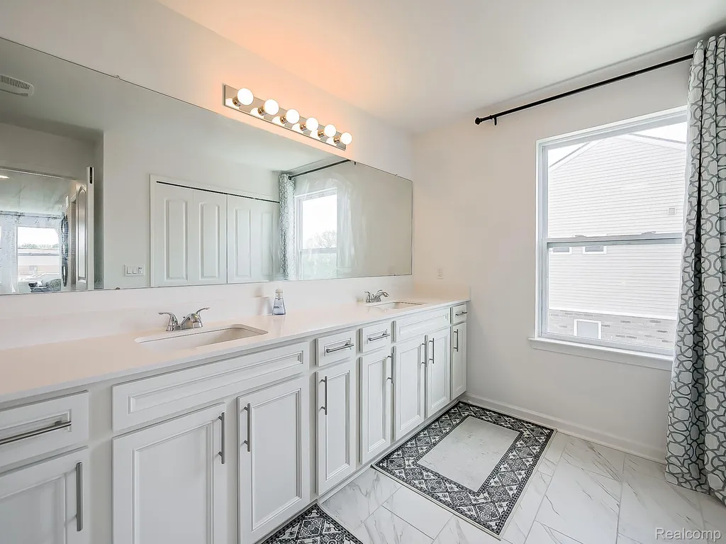 4054 Jayden Court Sterling Heights City MI 48314