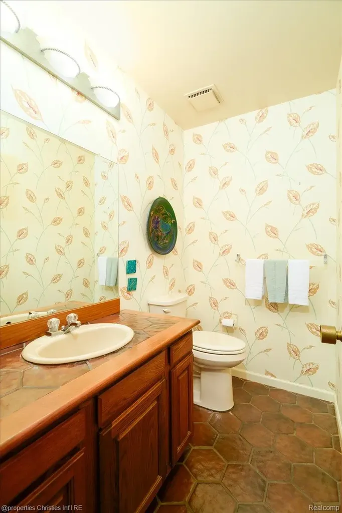 2901 Shadywood Drive Troy City MI 48098