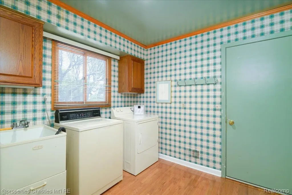 2901 Shadywood Drive Troy City MI 48098