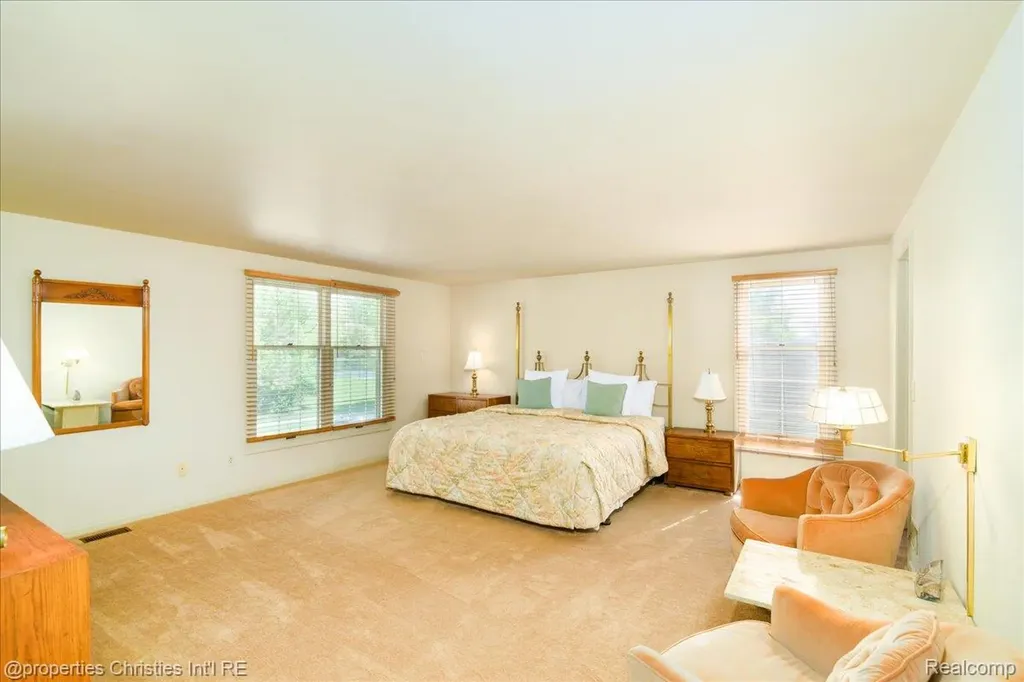 2901 Shadywood Drive Troy City MI 48098