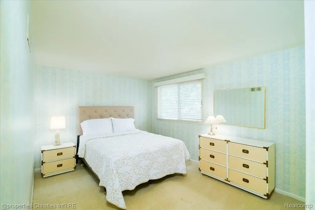 2901 Shadywood Drive Troy City MI 48098