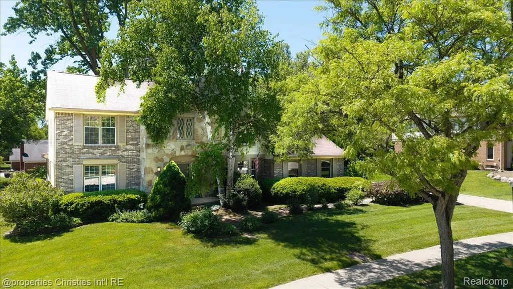2901 Shadywood Drive Troy City MI 48098