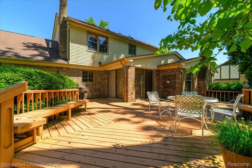 2901 Shadywood Drive Troy City MI 48098