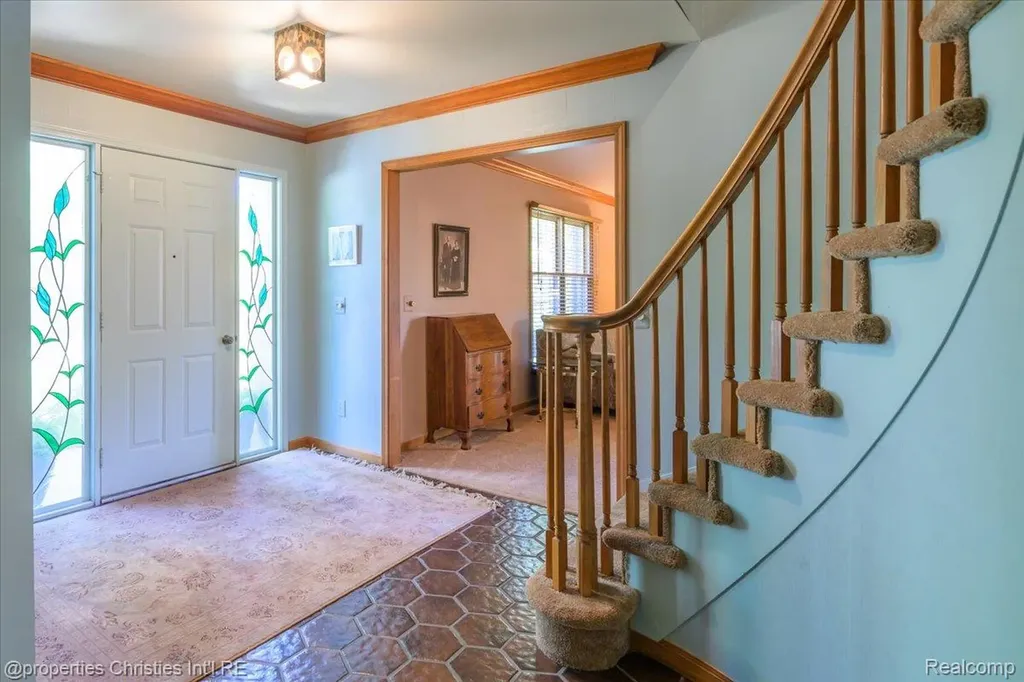 2901 Shadywood Drive Troy City MI 48098