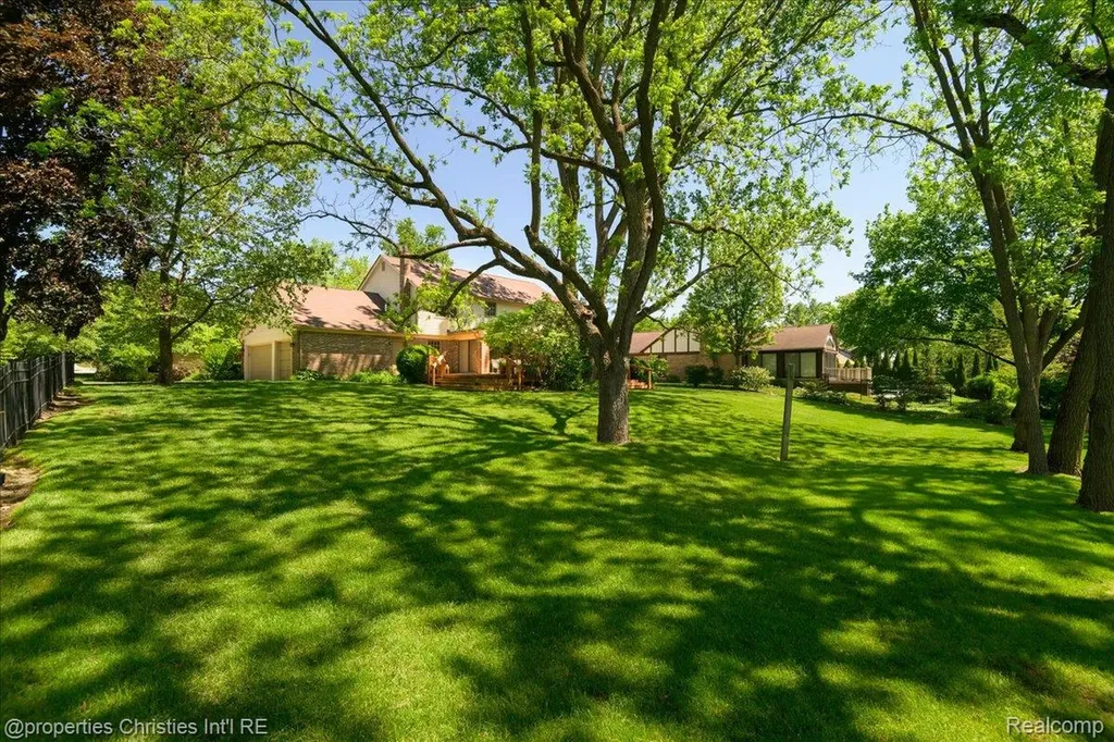 2901 Shadywood Drive Troy City MI 48098