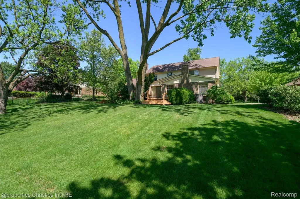 2901 Shadywood Drive Troy City MI 48098