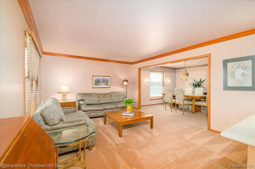 2901 Shadywood Drive Troy City MI 48098