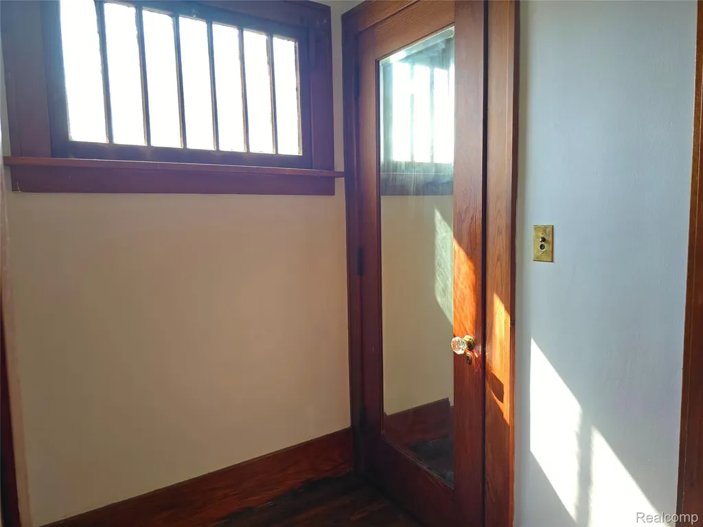26850 W 7 Mile Road Redford Charter Township MI 48240