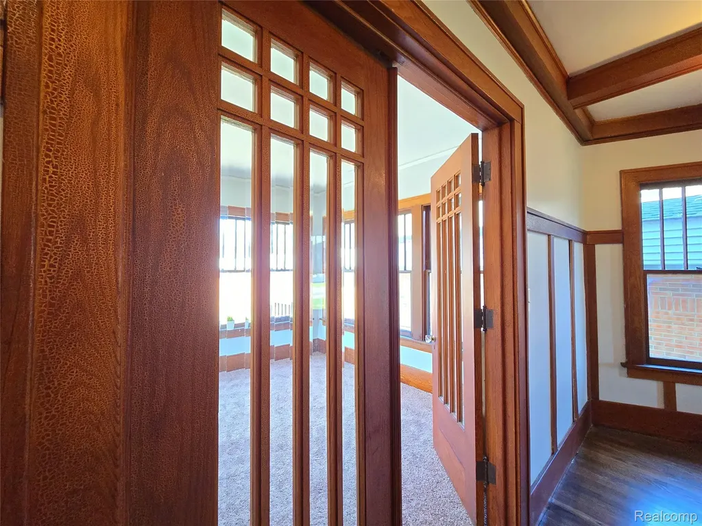 26850 W 7 Mile Road Redford Charter Township MI 48240