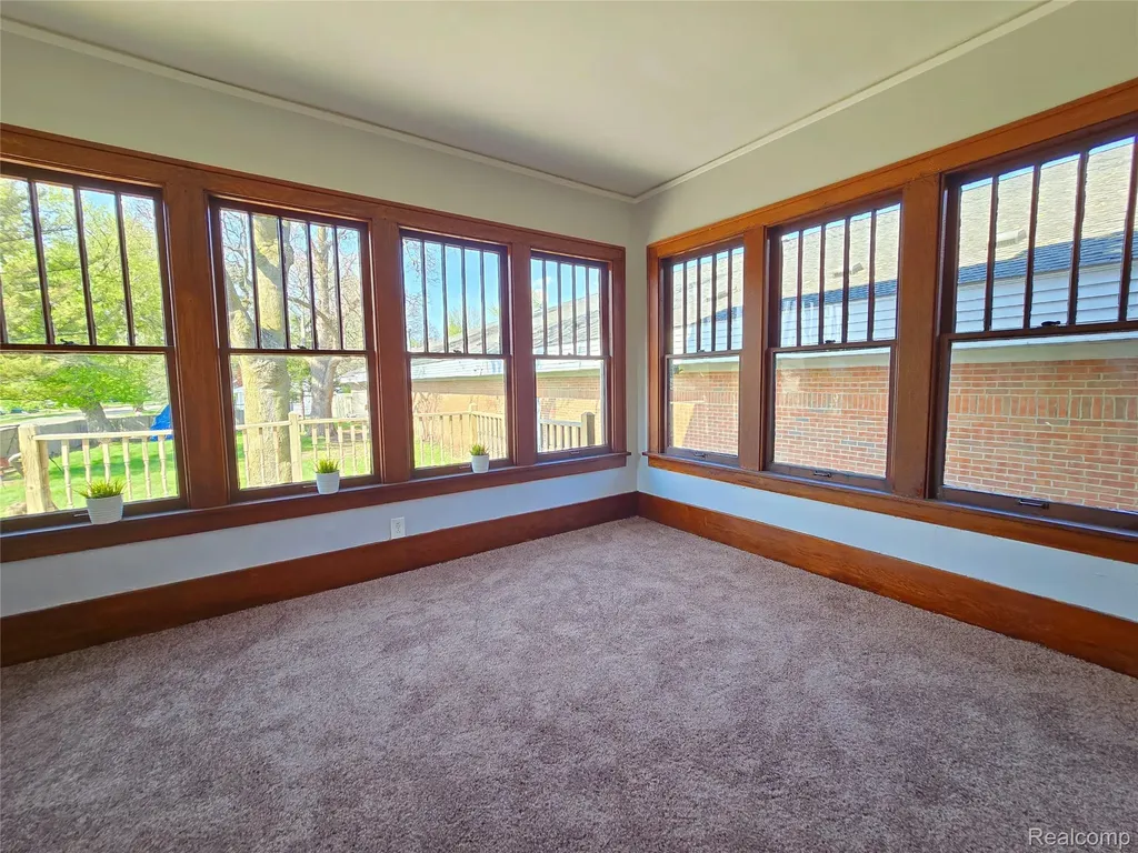 26850 W 7 Mile Road Redford Charter Township MI 48240