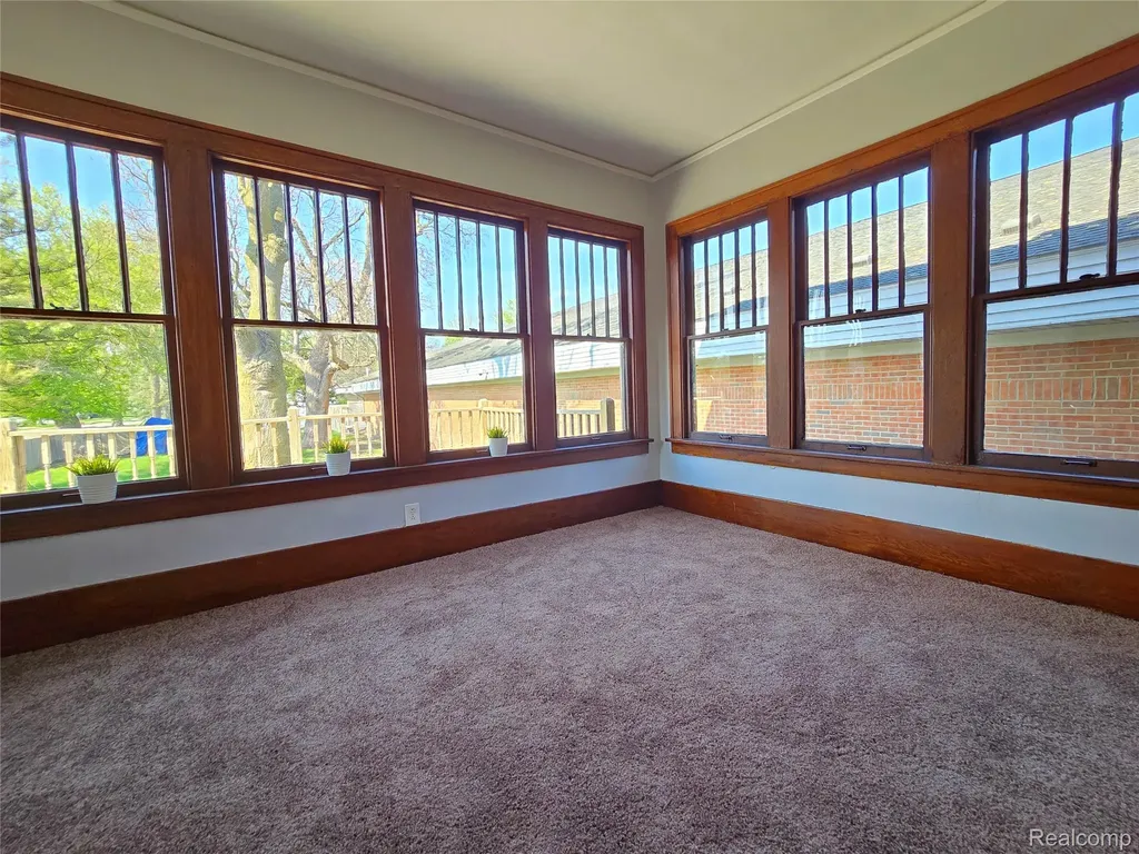 26850 W 7 Mile Road Redford Charter Township MI 48240