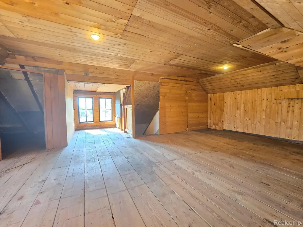 26850 W 7 Mile Road Redford Charter Township MI 48240