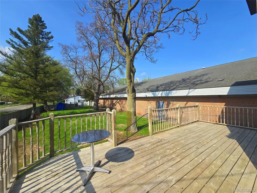 26850 W 7 Mile Road Redford Charter Township MI 48240