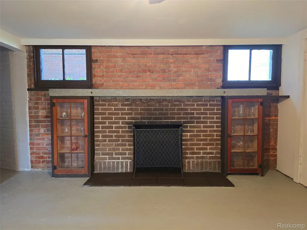 26850 W 7 Mile Road Redford Charter Township MI 48240