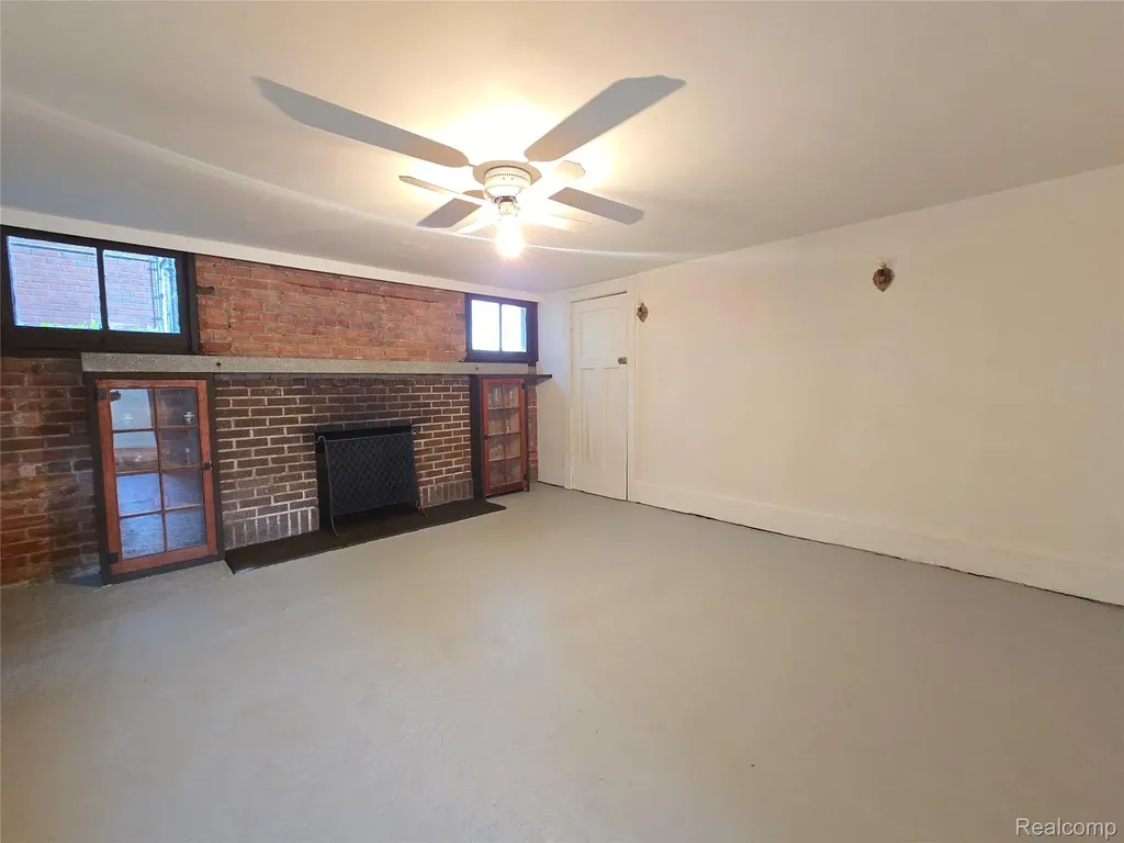 26850 W 7 Mile Road Redford Charter Township MI 48240