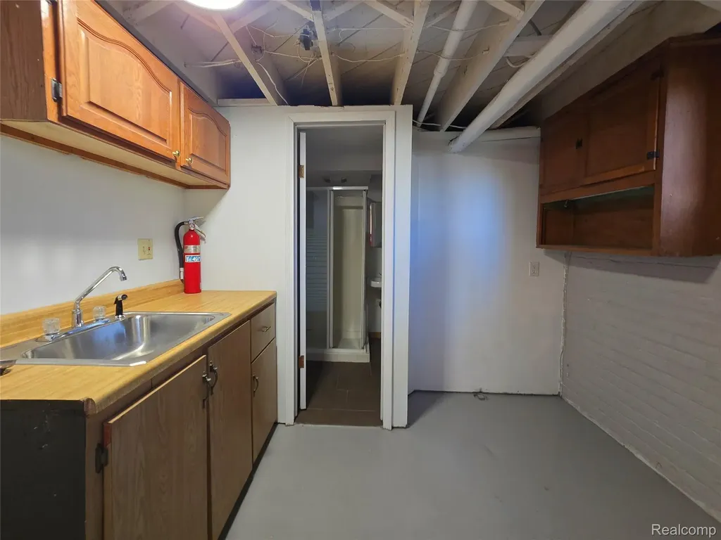 26850 W 7 Mile Road Redford Charter Township MI 48240