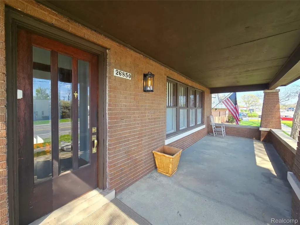 26850 W 7 Mile Road Redford Charter Township MI 48240