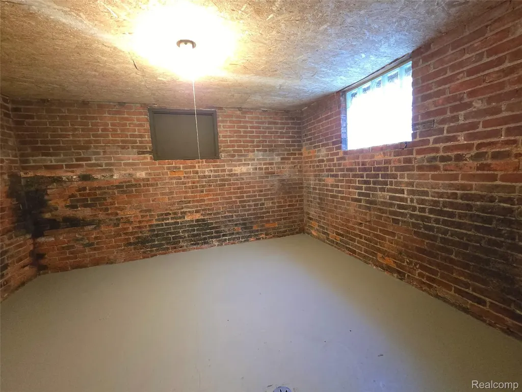 26850 W 7 Mile Road Redford Charter Township MI 48240