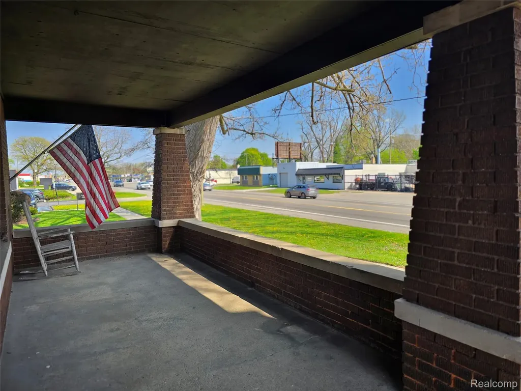 26850 W 7 Mile Road Redford Charter Township MI 48240