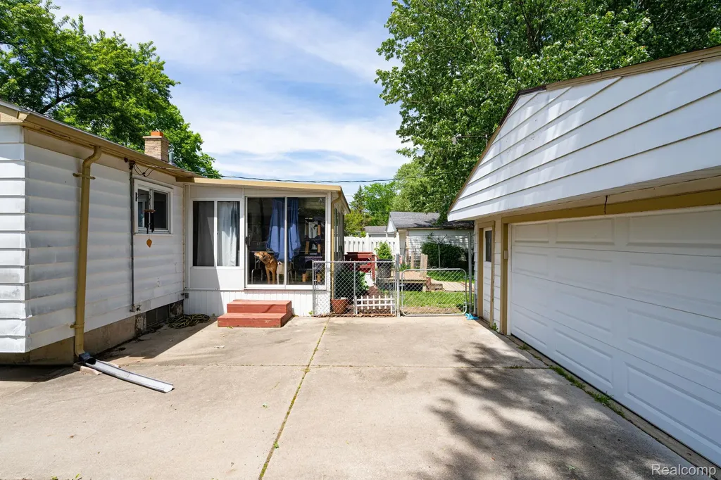 2109 Deerfield Drive Flint Charter Township MI 48532
