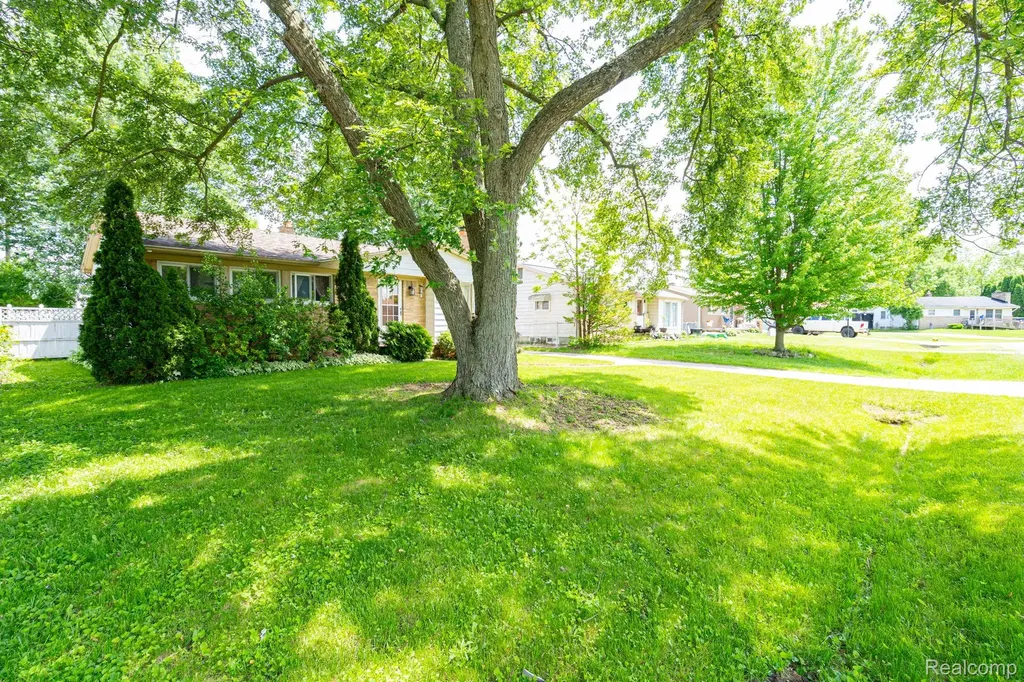 2109 Deerfield Drive Flint Charter Township MI 48532