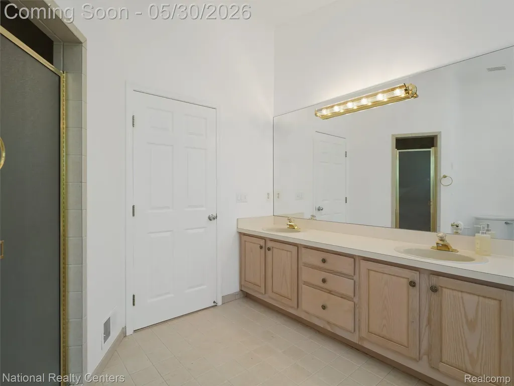 47245 N Pointe Drive Canton Charter Township MI 48187