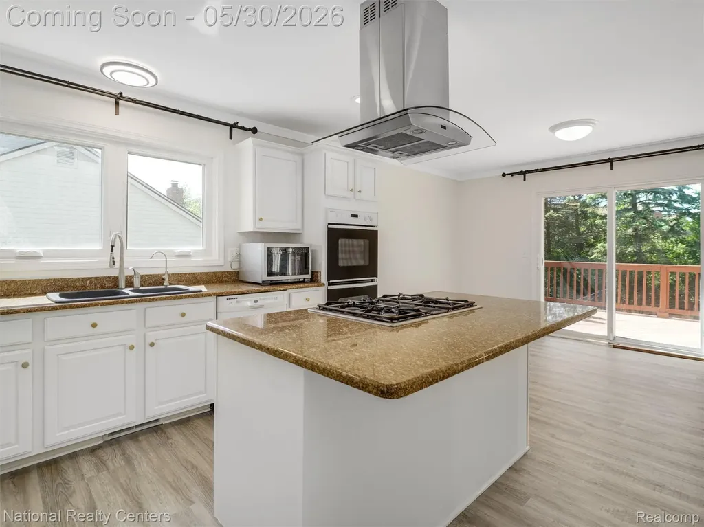 47245 N Pointe Drive Canton Charter Township MI 48187