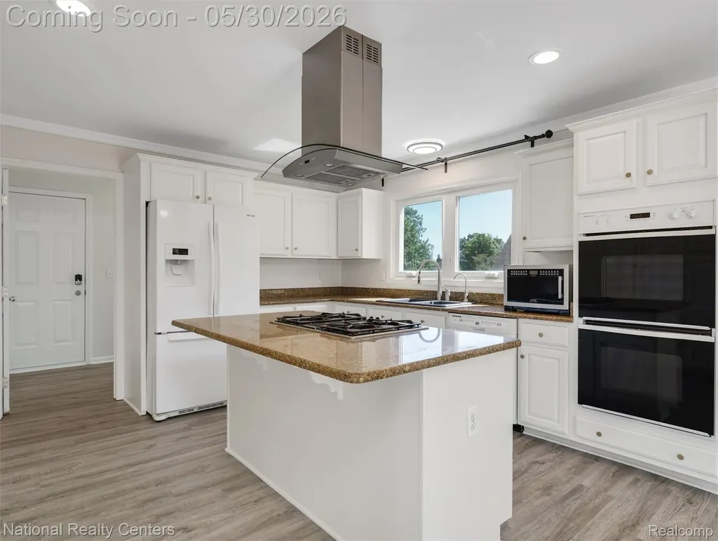 47245 N Pointe Drive Canton Charter Township MI 48187