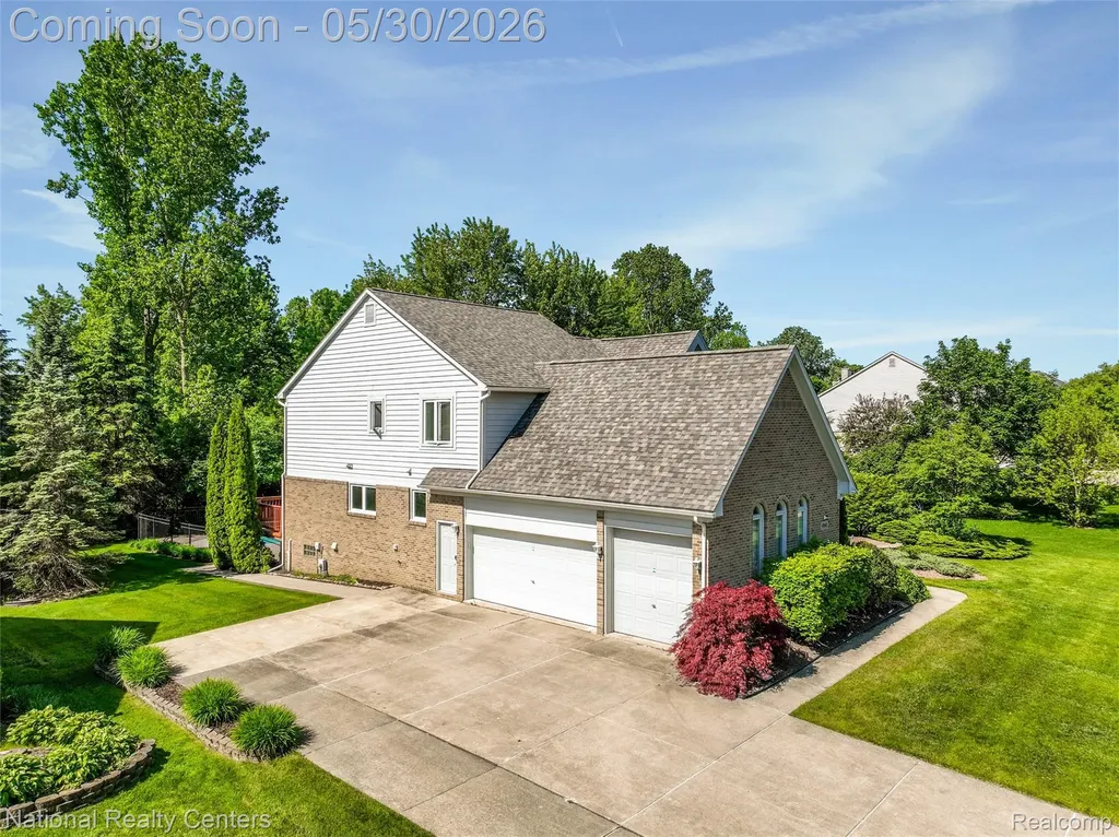 47245 N Pointe Drive Canton Charter Township MI 48187