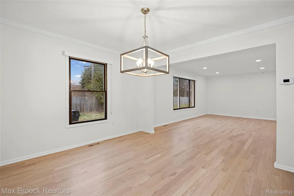 28977 Lake Park Dr. Drive Farmington Hills City MI 48331