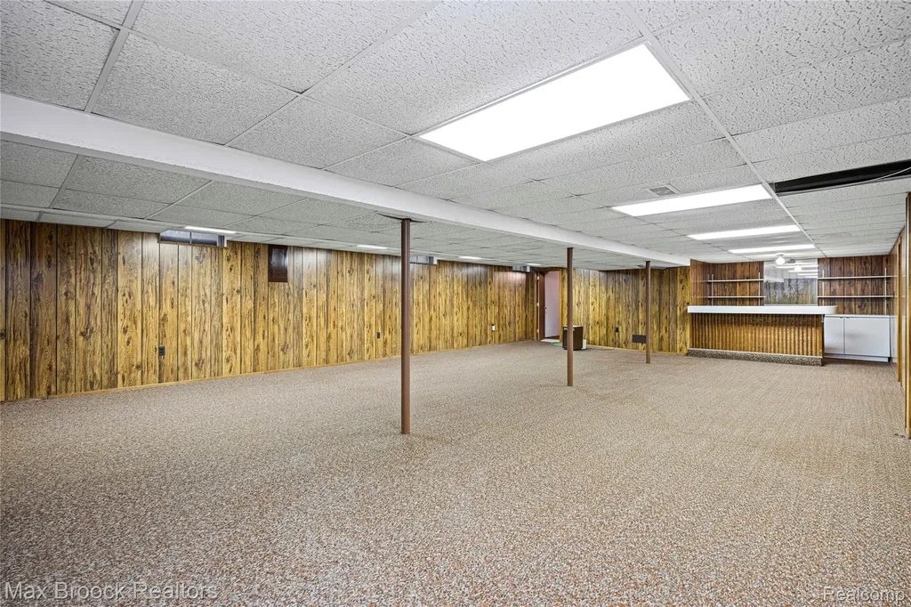 28977 Lake Park Dr. Drive Farmington Hills City MI 48331