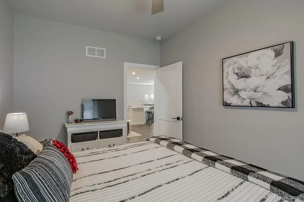 7466 Village Court Springfield Charter Township MI 48350