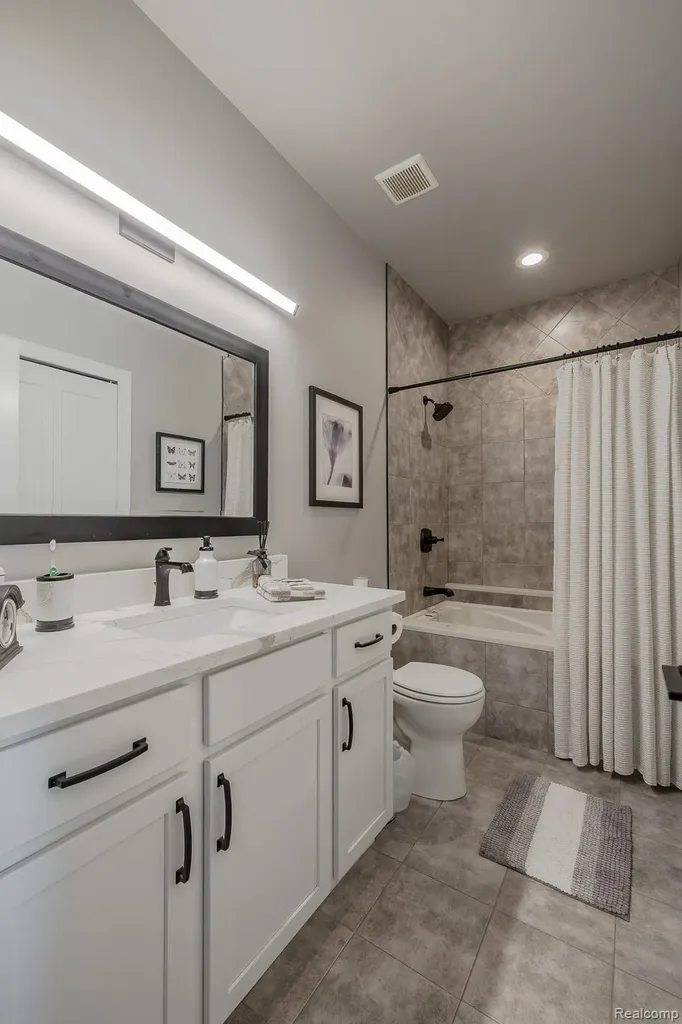 7466 Village Court Springfield Charter Township MI 48350