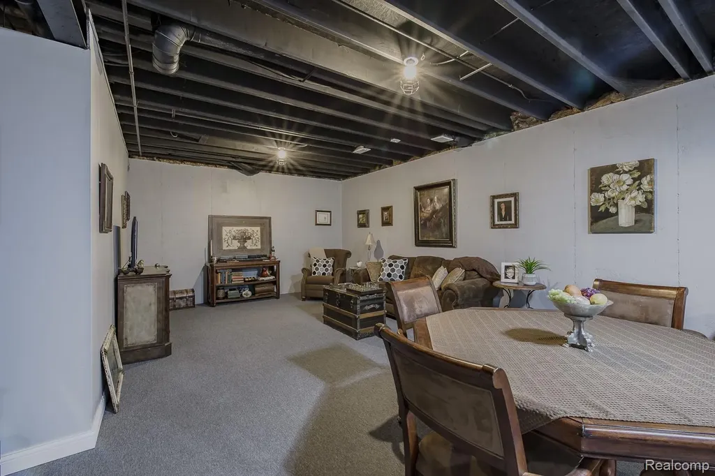 7466 Village Court Springfield Charter Township MI 48350