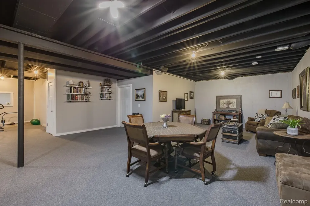 7466 Village Court Springfield Charter Township MI 48350
