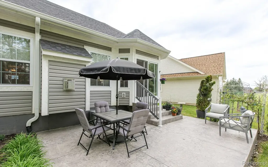 7466 Village Court Springfield Charter Township MI 48350