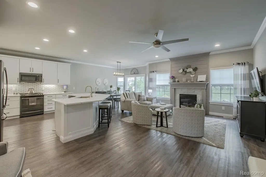 7466 Village Court Springfield Charter Township MI 48350