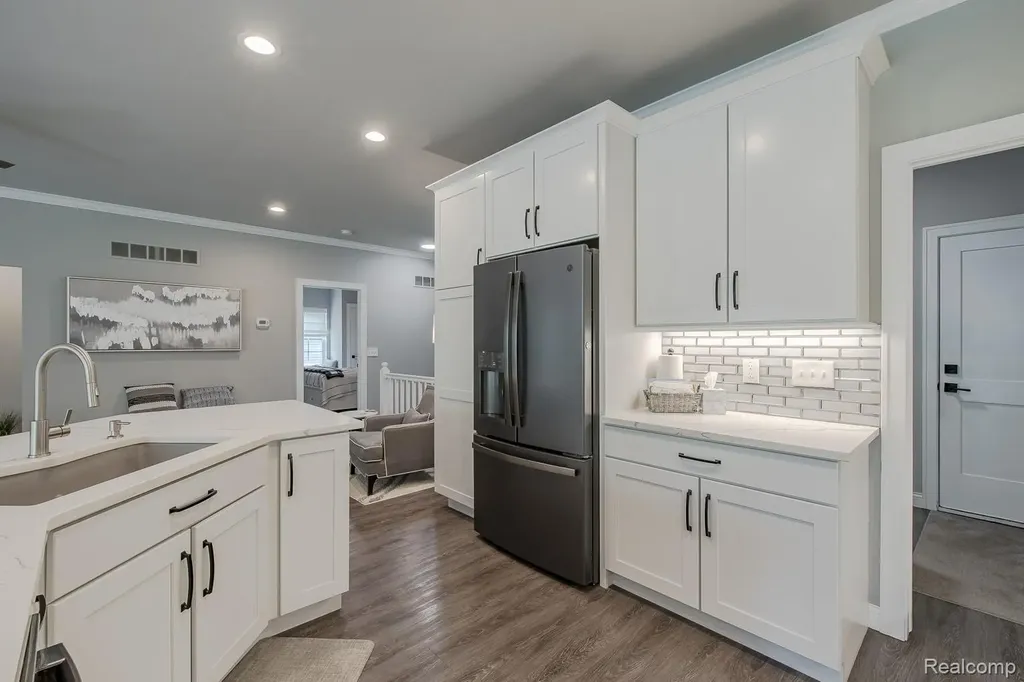 7466 Village Court Springfield Charter Township MI 48350