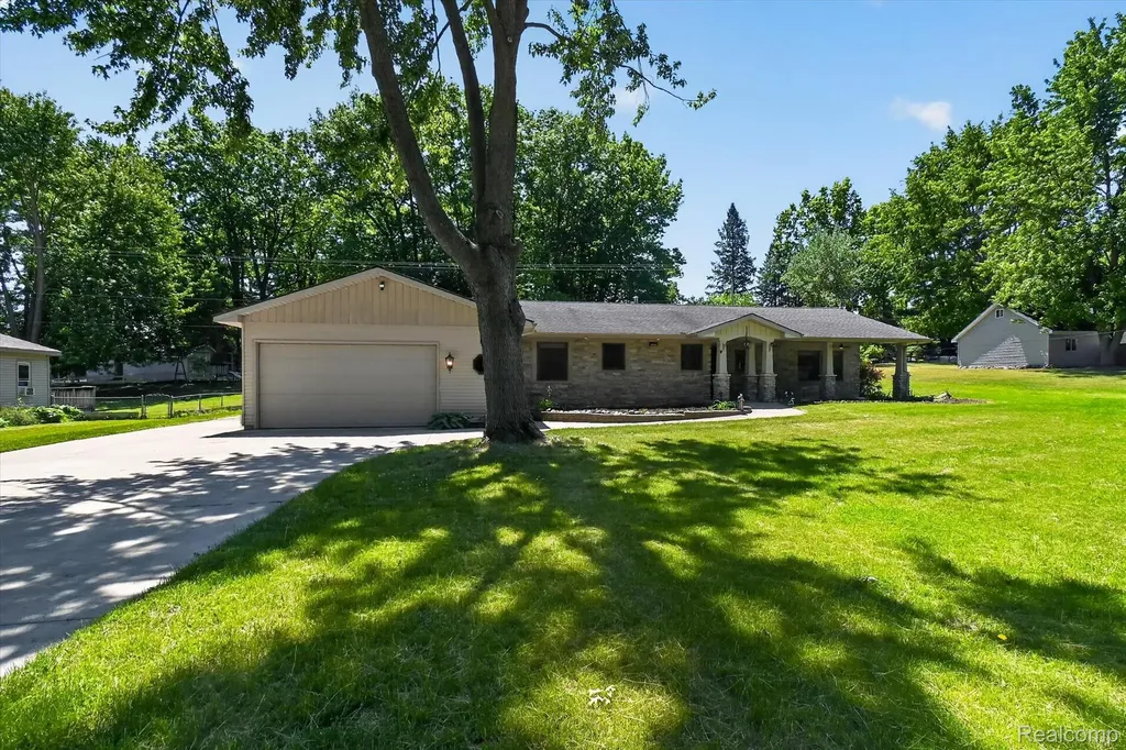 419 W Walnut Street St. Charles Village MI 48655