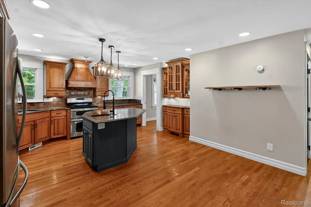 419 W Walnut Street St. Charles Village MI 48655