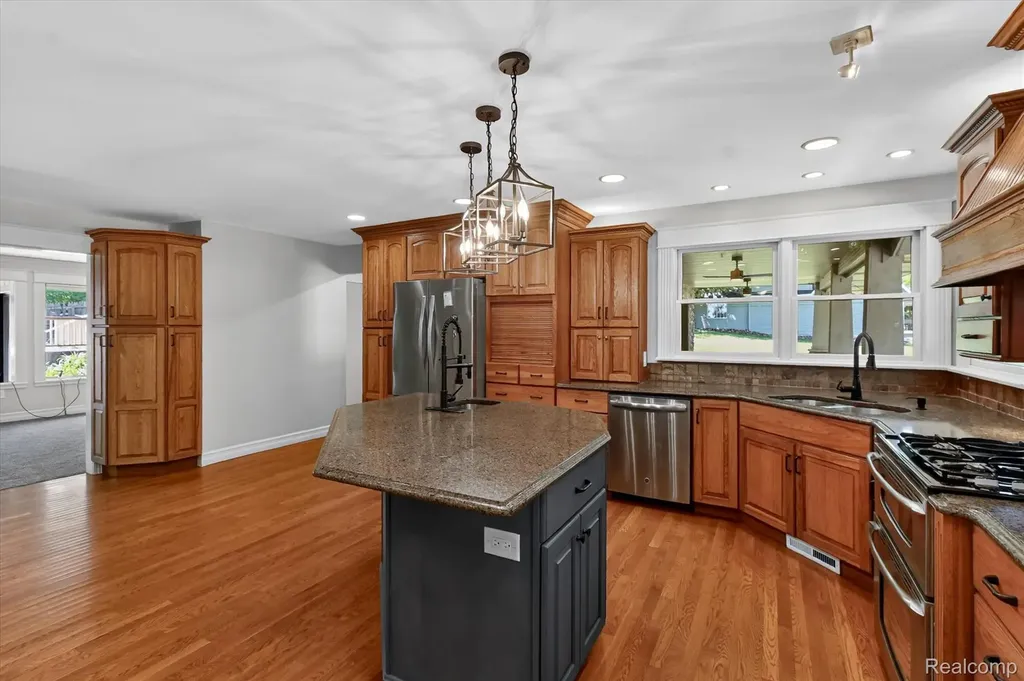 419 W Walnut Street St. Charles Village MI 48655
