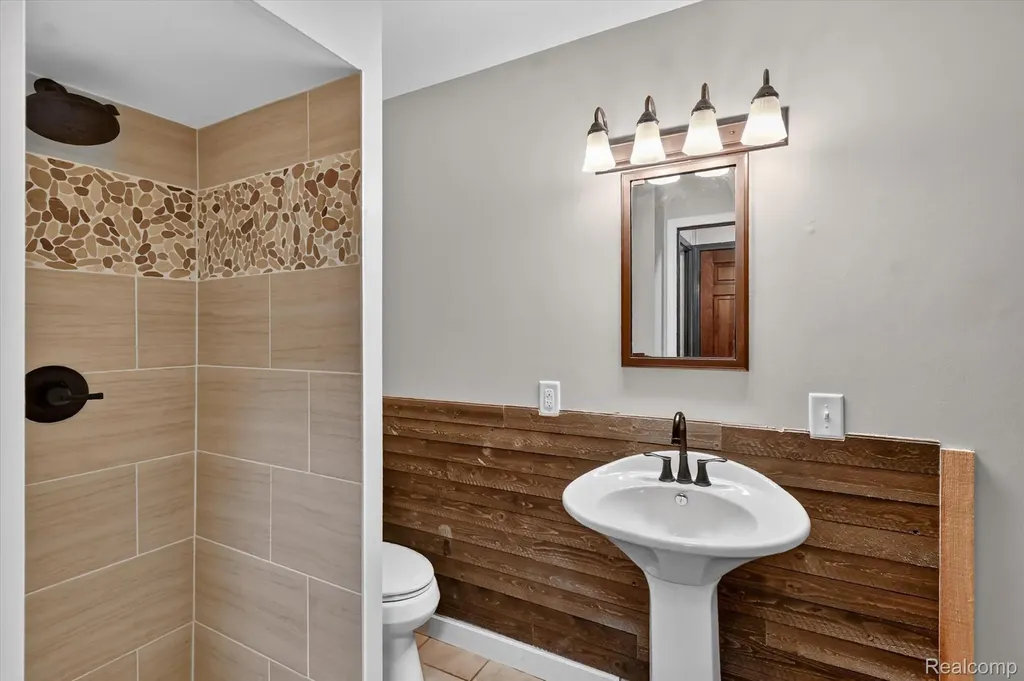 419 W Walnut Street St. Charles Village MI 48655