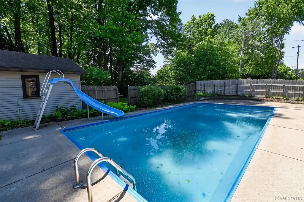 419 W Walnut Street St. Charles Village MI 48655