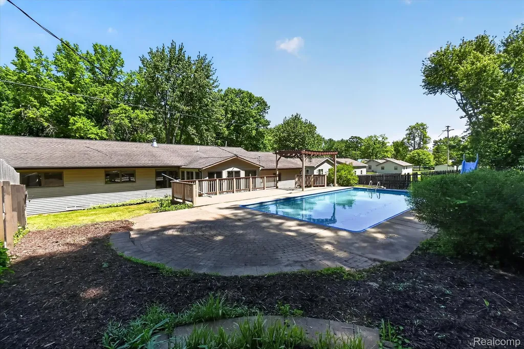 419 W Walnut Street St. Charles Village MI 48655