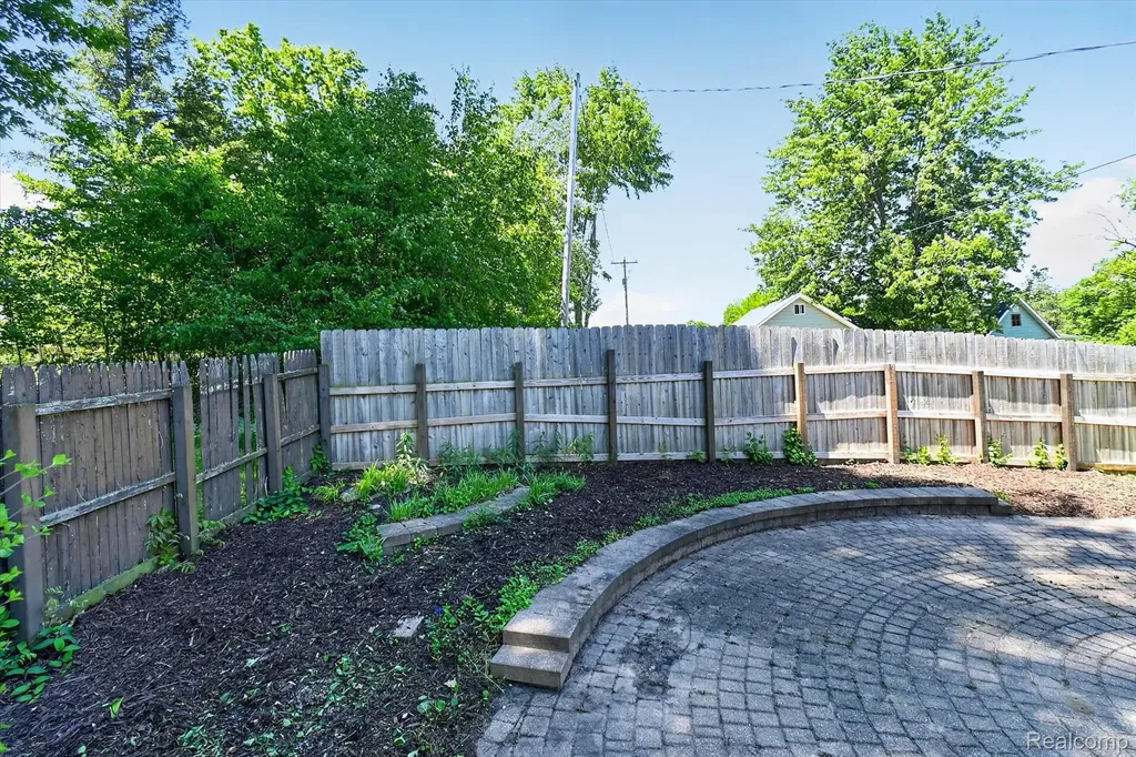 419 W Walnut Street St. Charles Village MI 48655