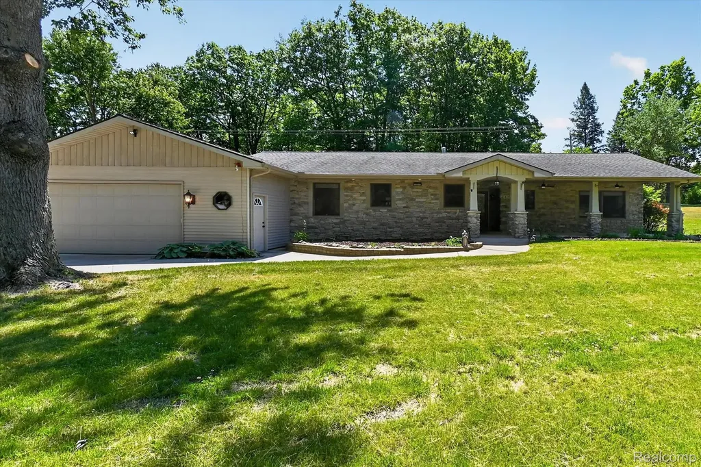 419 W Walnut Street St. Charles Village MI 48655