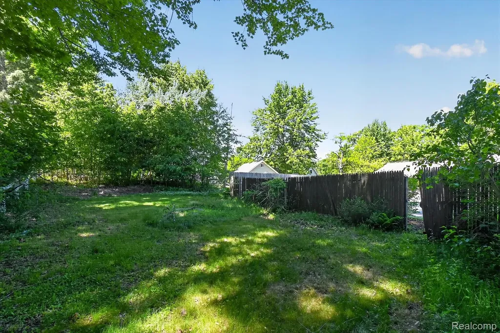 419 W Walnut Street St. Charles Village MI 48655